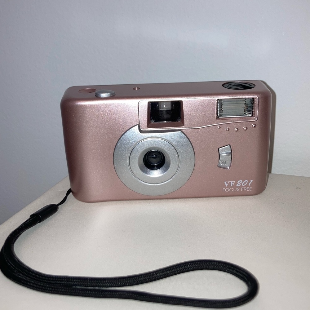 VF 201 pink film camera. Battery’s included